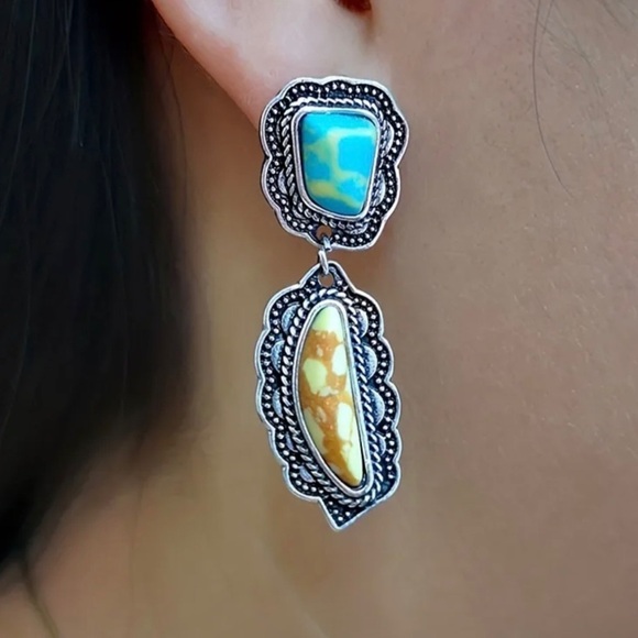 Stunning Boho Dangle Stone Rock Earrings - Picture 2 of 3